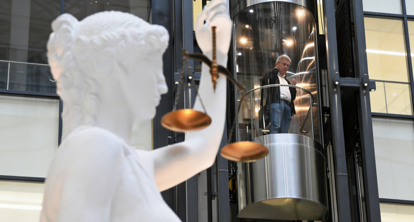 Кемеровчанин лишился российского паспорта за оскорбление властей и помощь иностранному государству