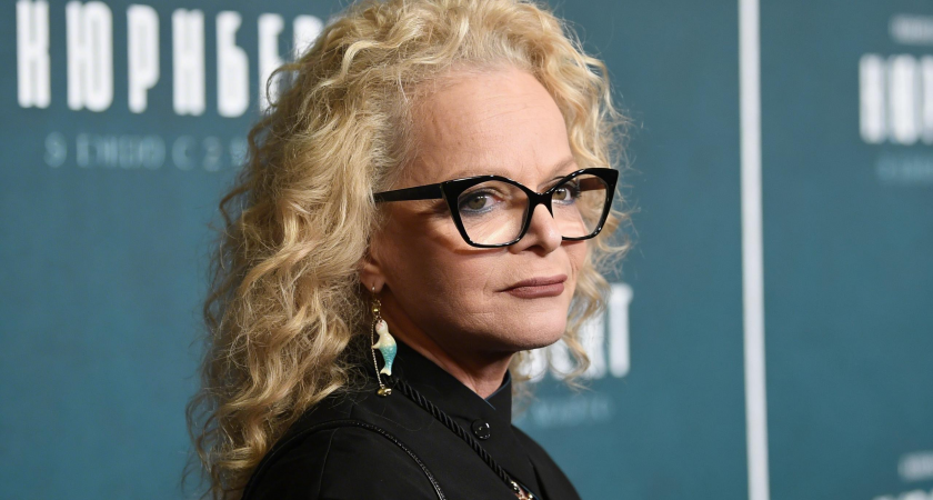 «Опасаюсь за свою жизнь»: суд закрыли из-за реальных угроз Ларисе Долиной по делу об афере с квартирой