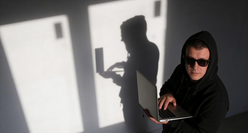 Миллионы долларов на азарте врага: как семья экс-генерала Генштаба ВСУ Уразова наживается на российских игроманах