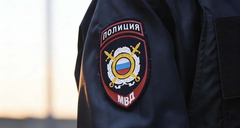 Молотком разбил стекло и бросил зажигательную смесь в тепловоз