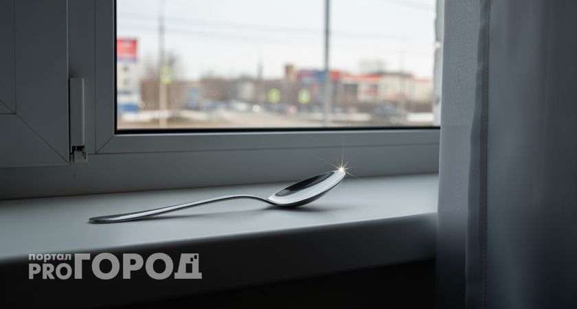 Простая ложка на подоконнике защищает дом лучше любой сигнализации: проверено на практике