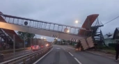 Грузовик протаранил опору моста во Владимирской области, движение перекрыто