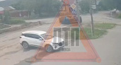 ДТП на перекрестке в Пензе: легковушка перевернулась после столкновения с "Нивой"