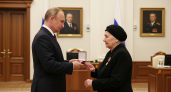 Путин вручил вдове дважды Героя России Гудкова вторую «Золотую Звезду» — адмирал погиб в Курской области