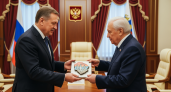 Белгородская художница рисует на осколках С-400: Путин получил картину с фронта