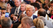 Трамп пригрозил судом за публикацию о рисунке обнажённой женщины в подарок Эпштейну на 50-летие