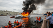 Прогулочный катер загорелся изнутри в Петербурге: прокуратура начала проверку безопасности