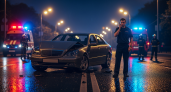 Бизнесмен на Aston Martin врезался в отбойник на Живописном мосту после сердечного приступа