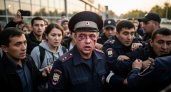 Полицейский, приехавший за тортом на 1 сентября, пострадал от пьяных мигрантов в Щелково