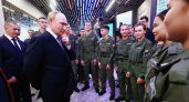 Путин назвал родителей семерых детей из центра "Воин" "богатыми"