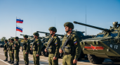 Правительство почти удвоило повышение окладов военных - с 4,5% до 7,6% с октября