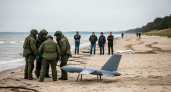 На пляже в Латвии море выбросило хвост российского дрона
