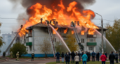 Пожар охватил 800 квадратов крыши: жильцы дома в Ельце экстренно эвакуированы