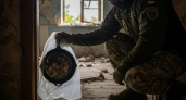 Хозяйки скрывают этот трюк с пакетом: застарелый нагар исчезает за ночь без единого движения губкой