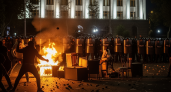 Протестующие подожгли мебель ресторана у президентского дворца в Тбилиси после победы "Грузинской мечты"