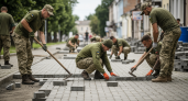 Замкомбрига ВСУ заставлял солдат укладывать брусчатку и присваивал их зарплату