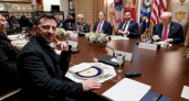 Трамп "был жестким" с Зеленским: 2,5-часовая встреча закончилась пресс-конференцией за забором