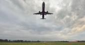 Superjet с 103 пассажирами экстренно сел в Минводах из-за треснувшего стекла кабины