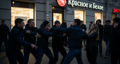 Драка у «Красного и Белого» на Думской: подростки сломали нос и челюсть петербуржцу