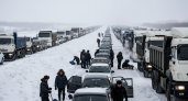 10 тысяч машин застряли на трассе Байкал из-за снегопада и ДТП