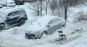 Табуретки против машин: жители Орехово-Зуева «бронируют» парковки мебелью