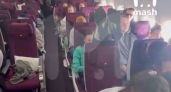 15 минут скандала: пассажирка Qatar Airways закинула ноги на кресло в ответ на откинутую спинку