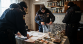 Миллионы, оружие и роскошь: ФСБ и МВД провели масштабные обыски у челябинской ОПГ Артаковские