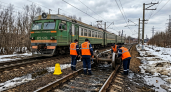 Пригородный поезд сошел с рельсов в Свердловской области: пострадавших нет