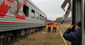 Пассажир выбрался через окно перевёрнутого вагона после схода поезда в Ульяновске