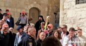 Делегация Фонда Андрея Первозванного вошла в храм Гроба Господня за Благодатным огнём