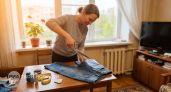 Перестала тратить деньги на аксессуары: показываю как превратить ненужные джинсы в стильную вещь за копейки