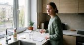 Ставлю стакан с солью на подоконник каждый вечер: простая хитрость избавляет от проблем в доме навсегда