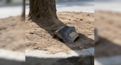 В Чертаново при благоустройстве двора высыпали грунт с обломками надгробий