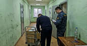 В Заинске мужчина избил девушку мусорным баком и напал на полицейских