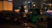 Автобус сбил на тротуаре мать с сыном и еще двух человек в Екатеринбурге