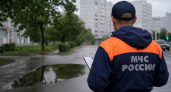 Ливень превратил улицы Хабаровска в реки: вода доходит до колес машин