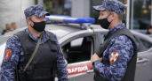 В Москве росгвардейцы обезвредили мужчину с ножом в торговом центре