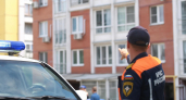 В Великом Новгороде после падения девочки с пятого этажа начали проверку