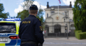 На посольство России в Швеции сбросили краску и муляж СВУ с дронов