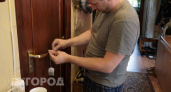 Оставляю чайный пакетик на дверной ручке каждую ночь: копеечный способ забыть о неприятных запахах в доме