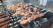 Больше никакого жесткого мяса: добавьте этот бюджетный ингредиент в маринад и гости попросят добавки
