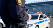 В Екатеринбурге задержали мужчину, угрожавшего пистолетом четверым детям
