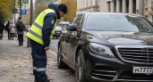 Студенты МГУ на премиальных авто паркуются на дорожках и скрывают номера