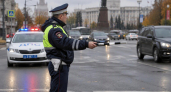 В Челябинске на видео попал момент ДТП с машиной ДПС на площади Революции