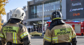 В Назарово загорелась кровля торгового центра на площади 800 квадратных метров