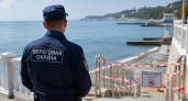 В Геленджике временно закрыли выход в море и попросили покинуть побережье