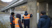 В Дагестане после паводка накренился пролет Красного моста