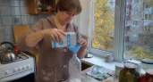 Перестала выбрасывать пластиковые бутылки и начала засыпать в них соль: 8 способов упростить жизнь дома
