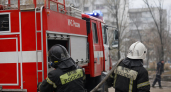 В Мытищах локализовали крупный пожар, охвативший жилой дом, гараж и хозпостройку