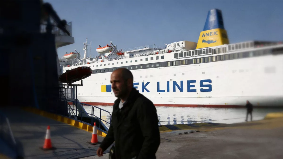 Пять танкеров с выключенными транспондерами: греческий миллиардер бросает вызов блокаде